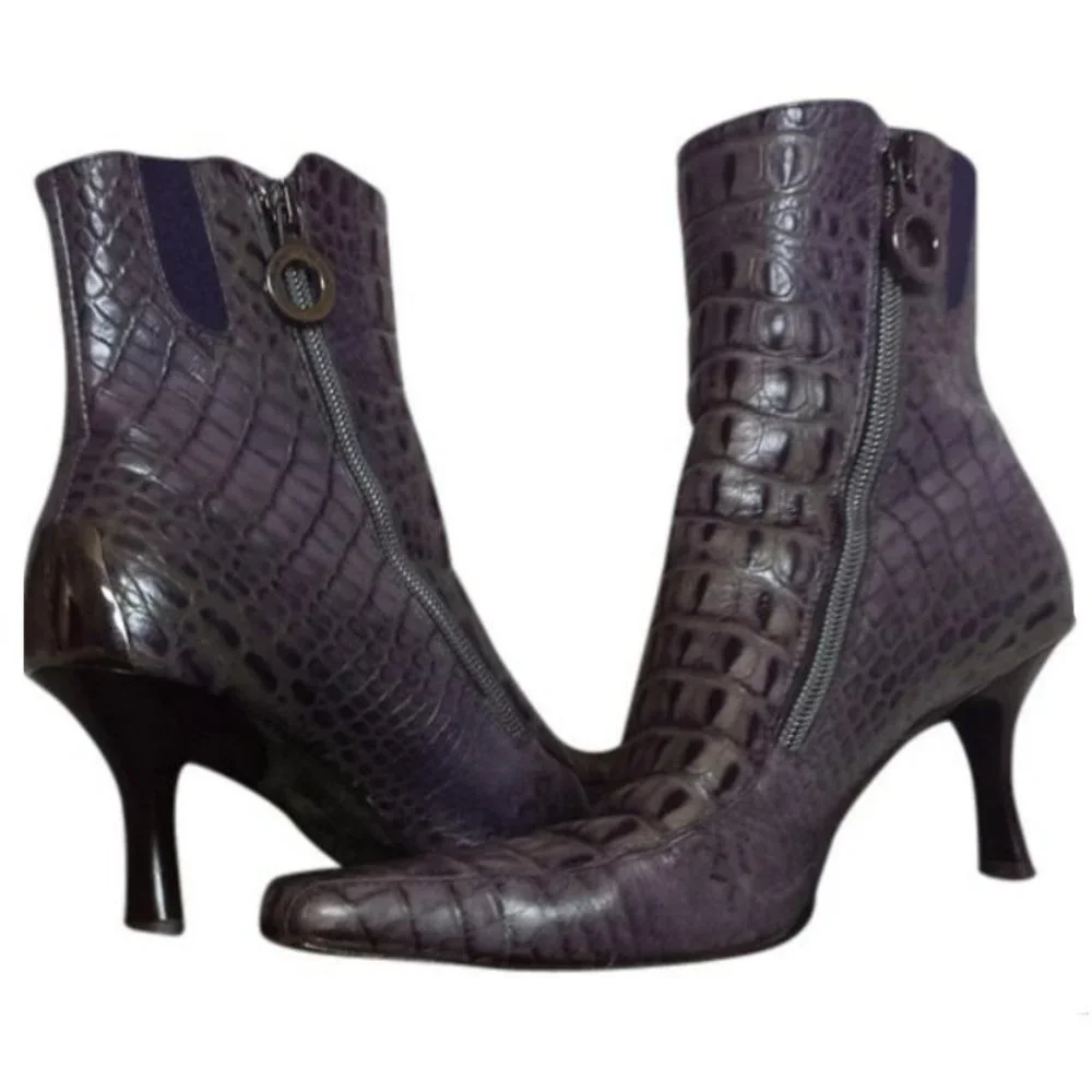Donald J. Pliner Purple Gator Embossed Ankle Boots Size 6 - Picture 1 of 3